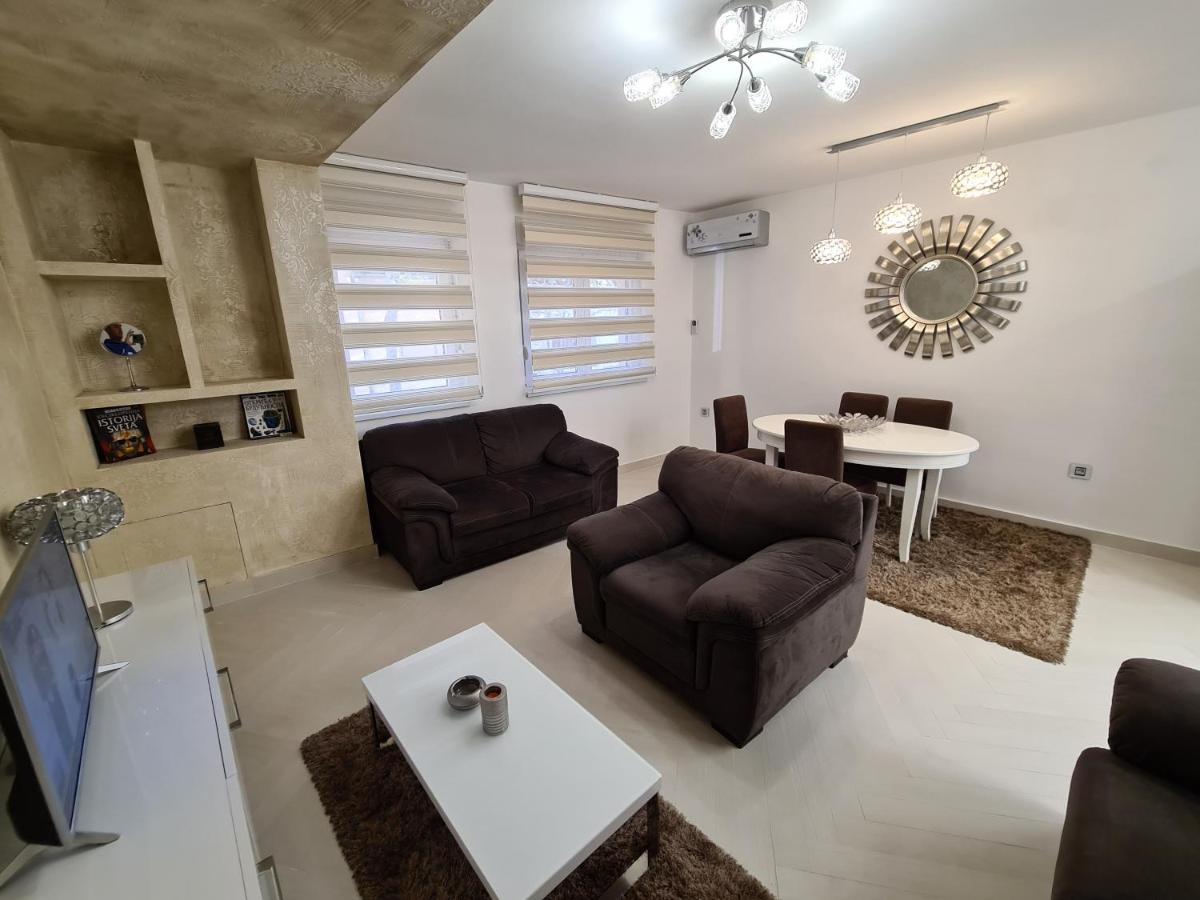 Adonis Apartment Novi Sad Buitenkant foto