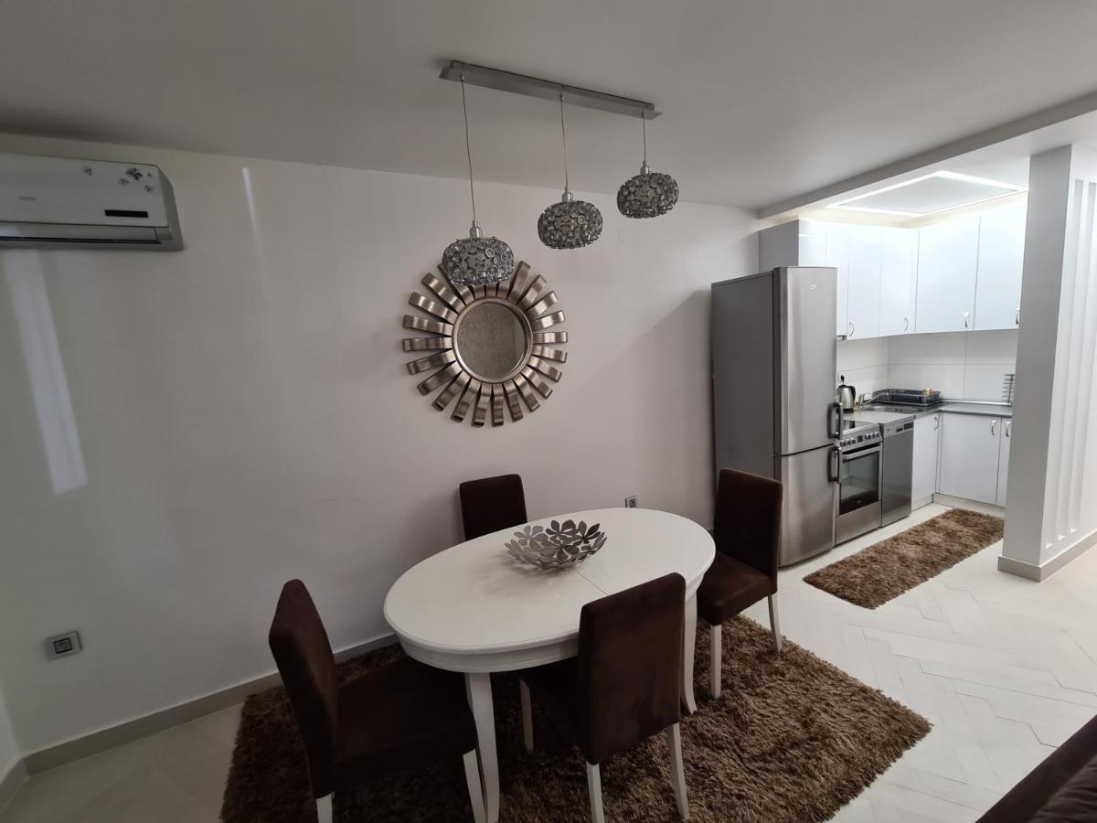 Adonis Apartment Novi Sad Buitenkant foto