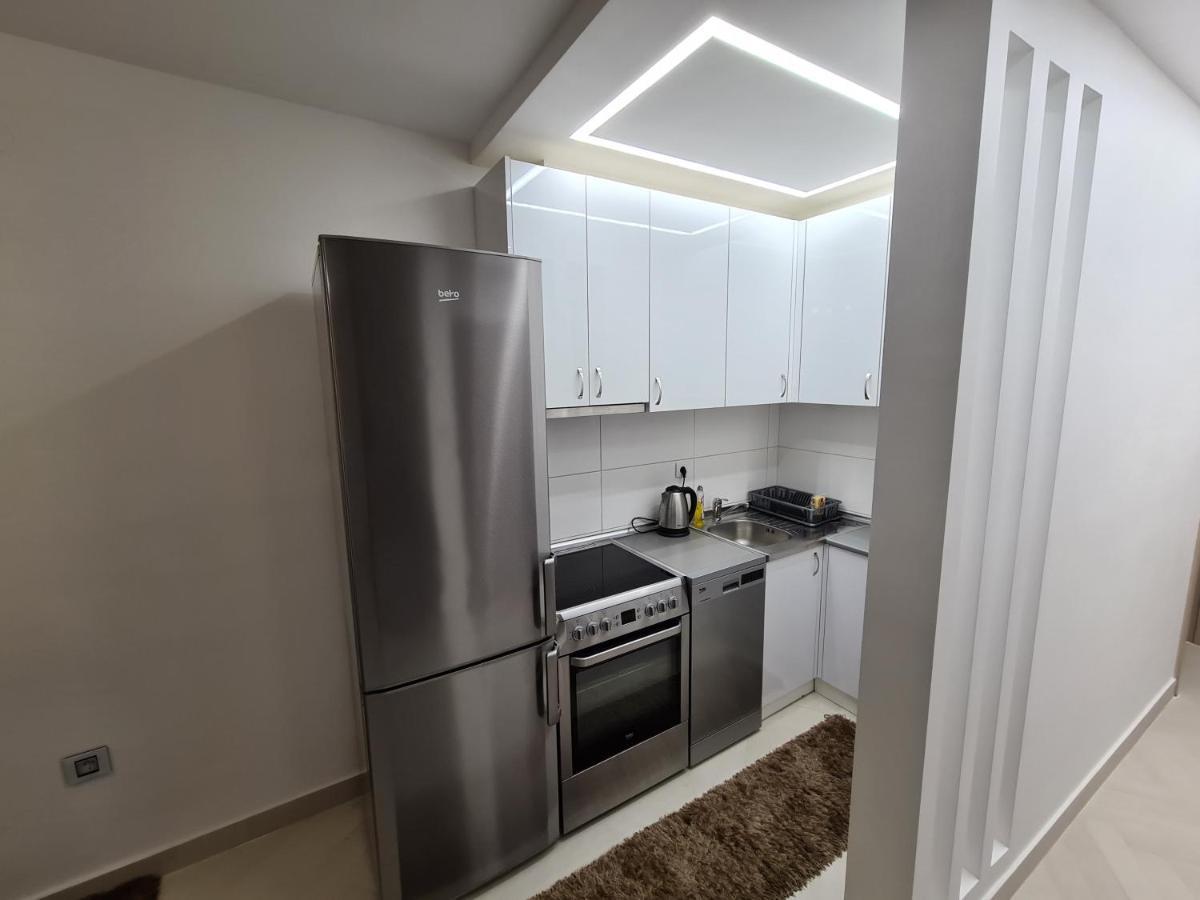 Adonis Apartment Novi Sad Buitenkant foto