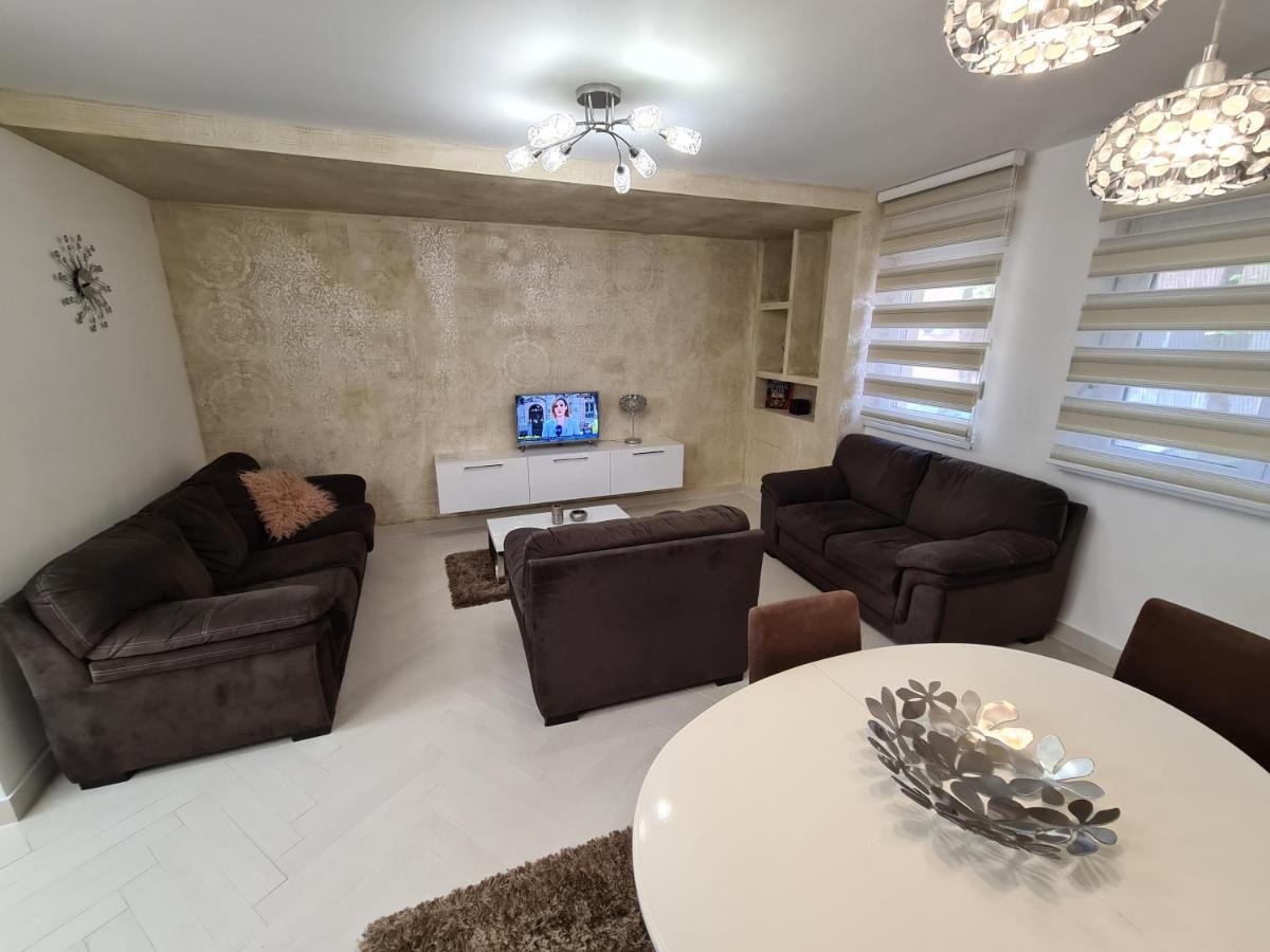Adonis Apartment Novi Sad Buitenkant foto